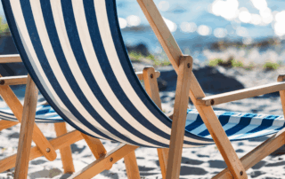 auszeit-liegestuhl am strand-sommergruß- smets